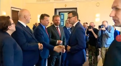 Minister edukacji poucza Morawieckiego: Mówi się nie "półtorej roku", tylko "półtora roku"
