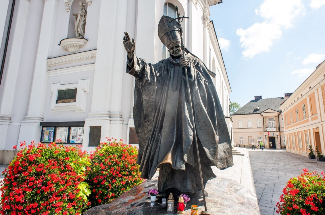 Wadowice: z papieskiej laski trysnęła woda. Można ją kupić za 50 zł