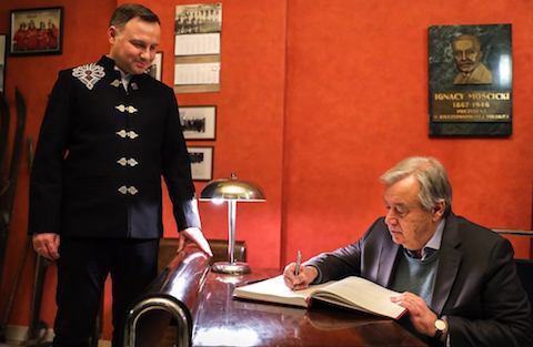 Andrzej Duda wita szefa ONZ w góralskiej marynarce