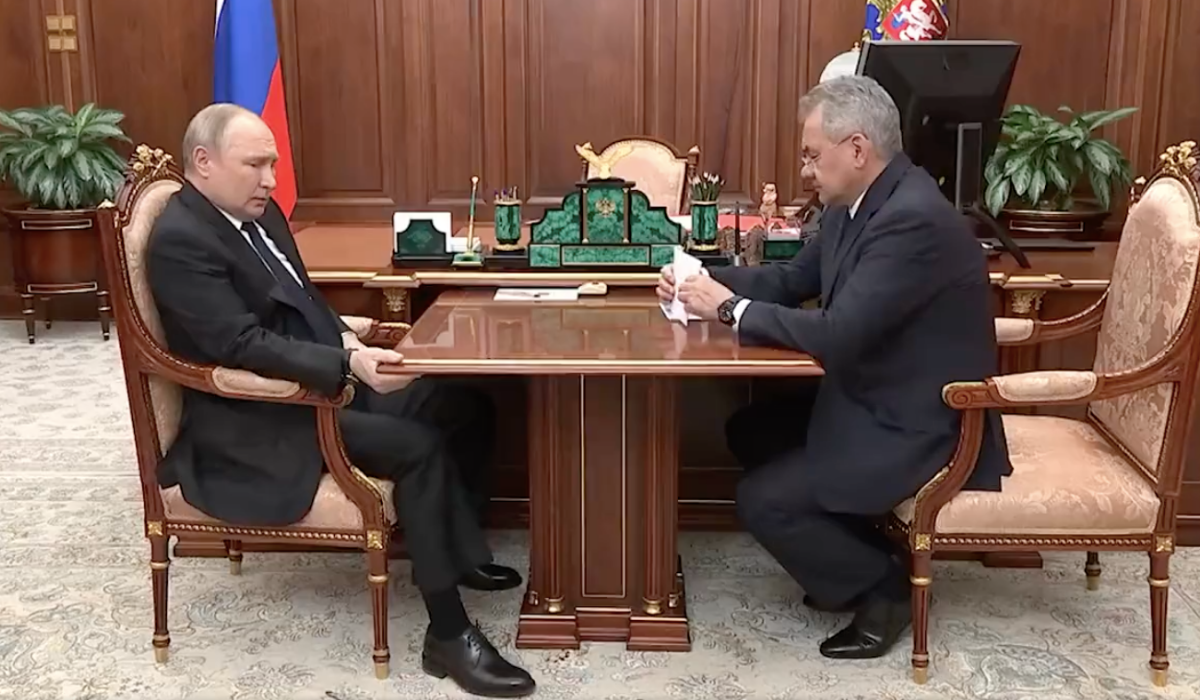 Putin przez 12 minut siedział jakby bolały go plecy albo zatonięcie krążownika "Moskwa"