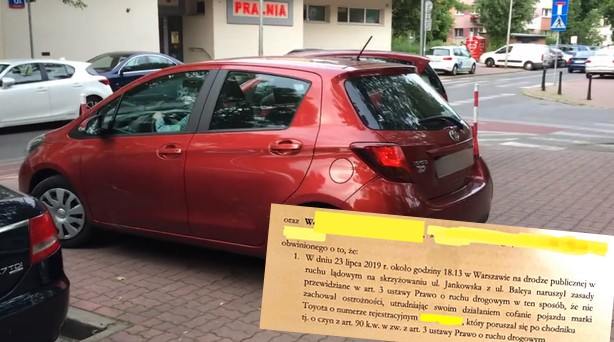 Warszawa: mężczyzna dostał mandat za bycie potrąconym przez samochód jadący chodnikiem