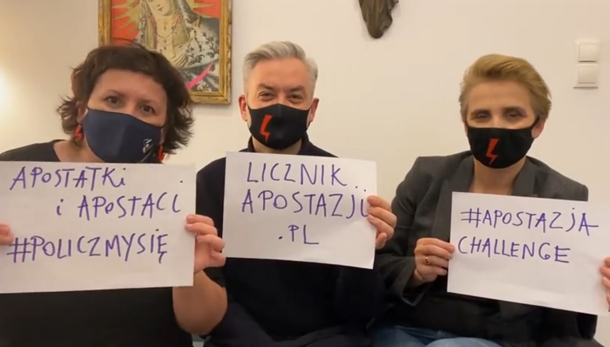 Biedroń uruchomił właśnie stronę LicznikApostazji.pl, która pomaga odejść z Kościoła