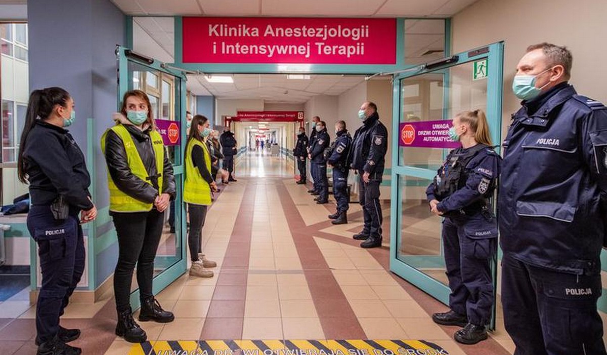 Policjanci pożegnali zmarłych kolegów, którzy po śmierci zostali dawcami organów