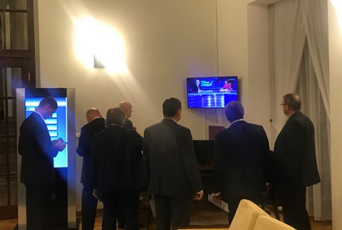 Petru: "Prezes w TVPis. Posłowie wsłuchują się w wytyczne"