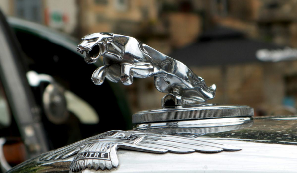 Jaguar wstrzymuje produkcję aut, chce w całości przestawić się na pojazdy elektryczne