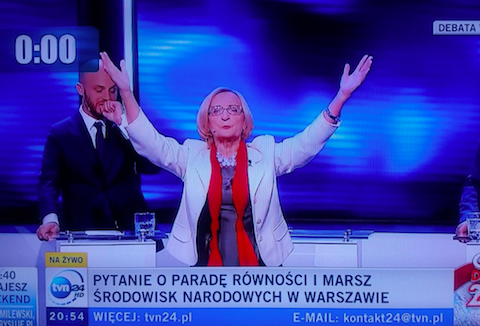 Pani Krystyna padła na kolana w TVP: "Wstańmy, dumni Warszawiacy"