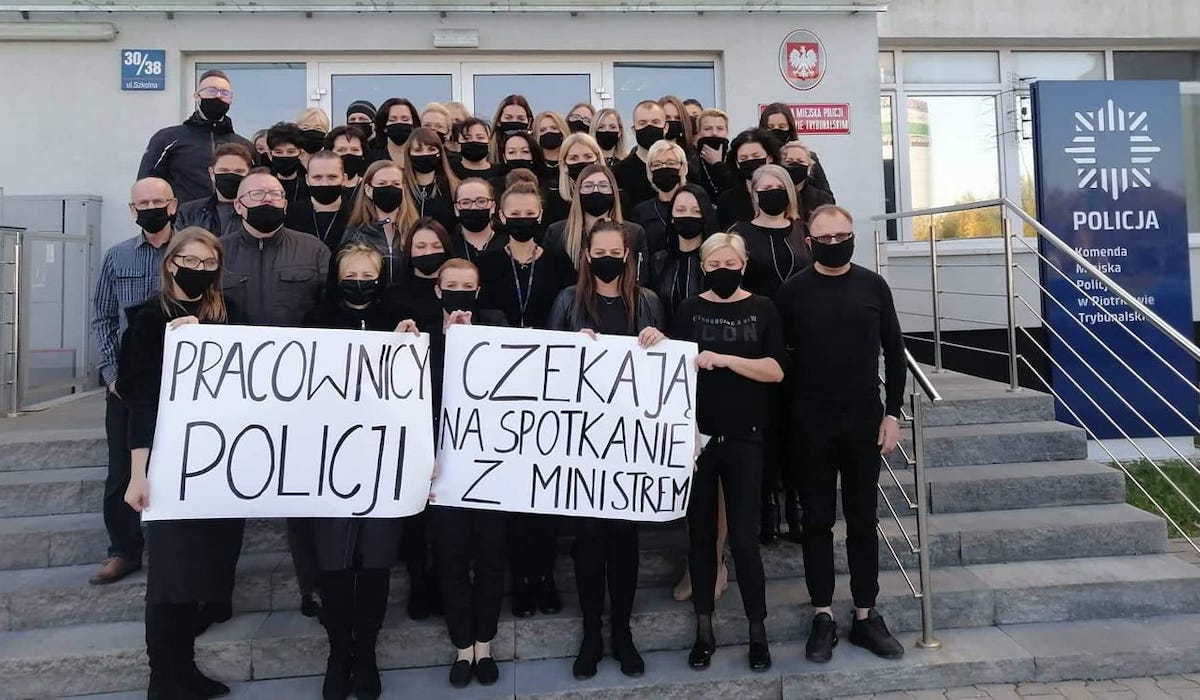 Pracownicy cywilni policji zaczynają protest, strajk ostrzegawczy nic nie dał 
