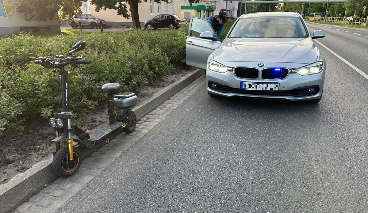 Grudziądz: policjanci z grupy SPEED złapali nicponia, który jechał hulajnogą 55 km/h