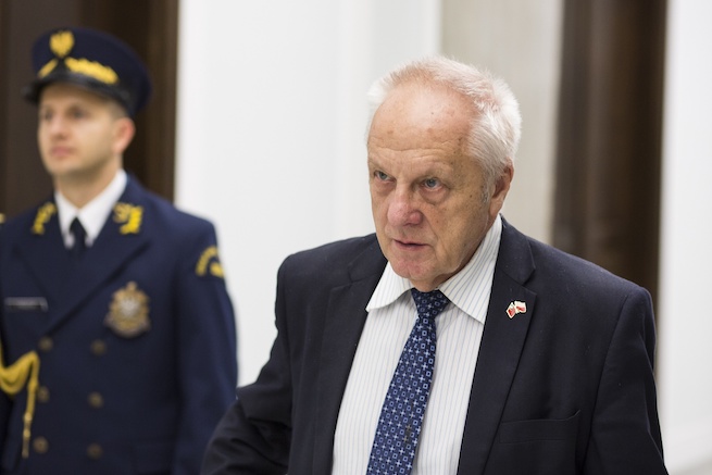 TVP: Stefan Niesiołowski przyjmował łapówki od skorumpowanych biznesmenów