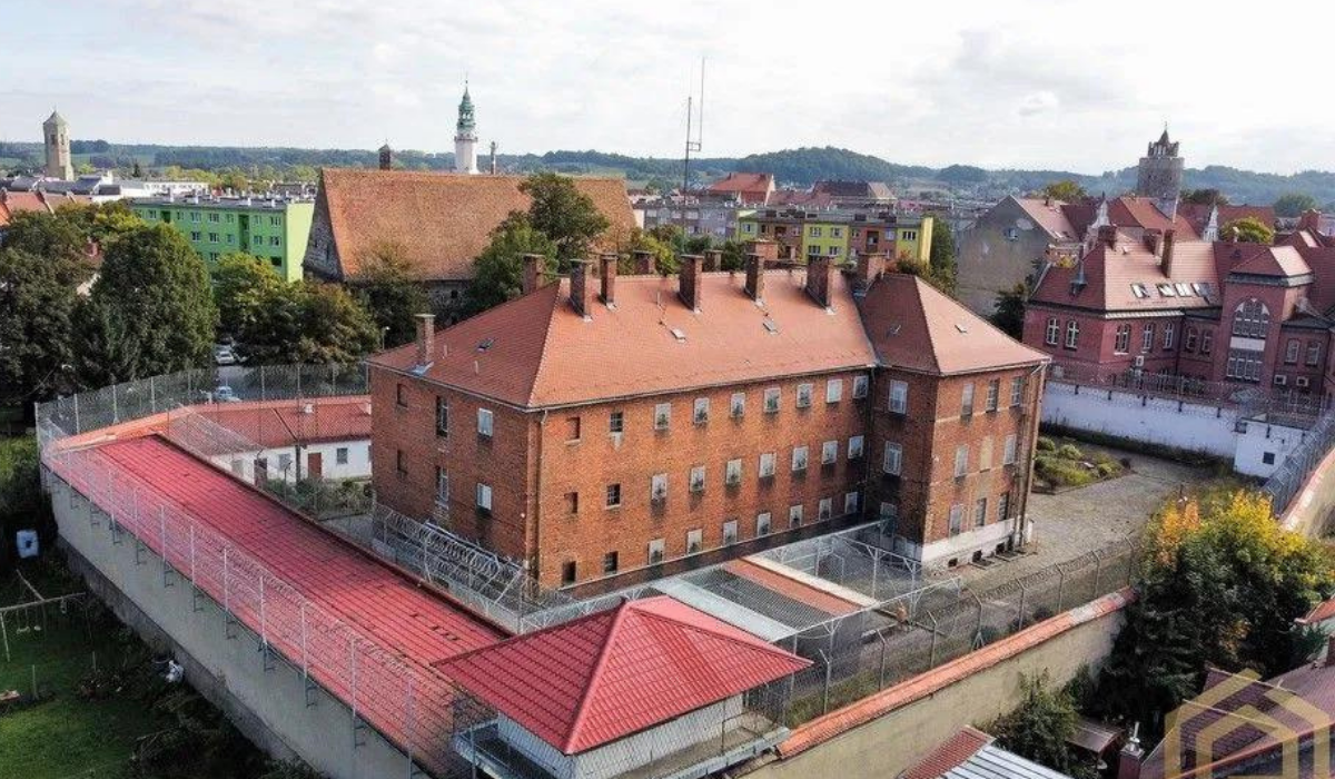 Areszt w Lubaniu trafił na otodom i jak masz 6 milionów to możesz sobie kupić