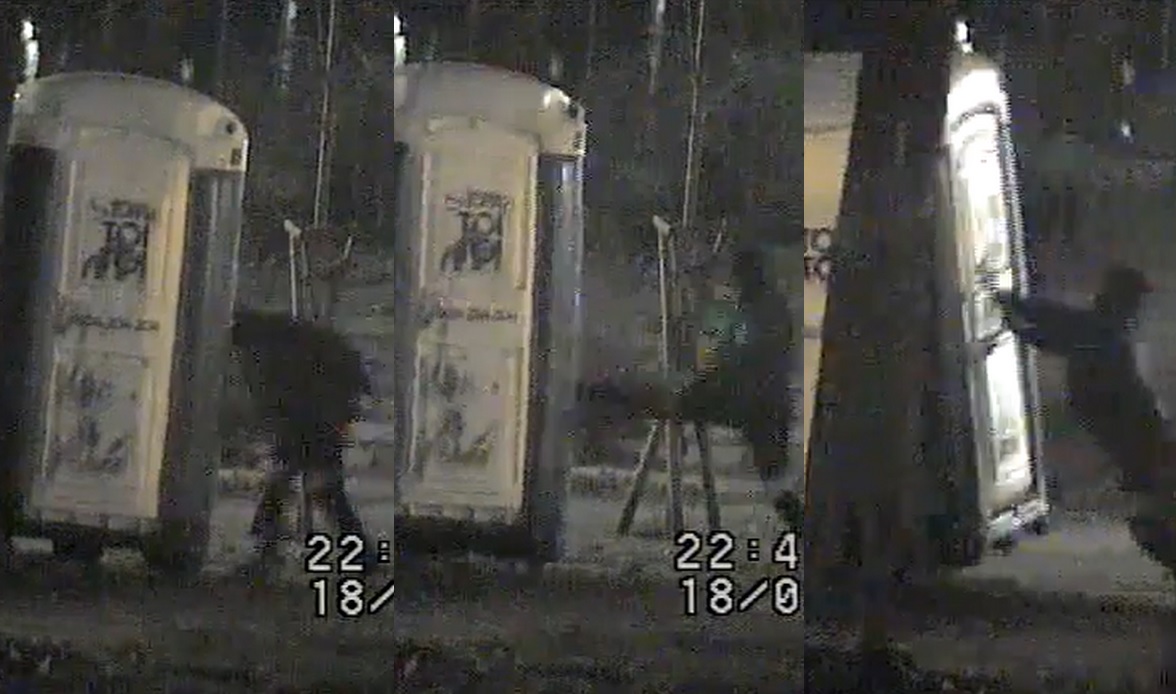 Olsztynek: policja znalazła wandala, który stoczył nierówny bój z toaletą, atakując ją nogami i głową