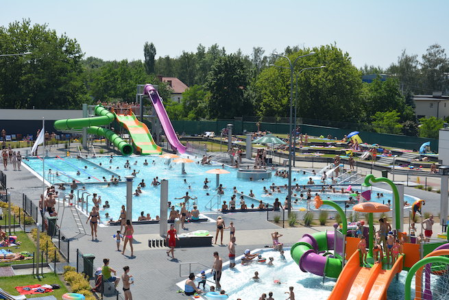 Ostrów Wlkp. podlewa trawniki wodą z basenu