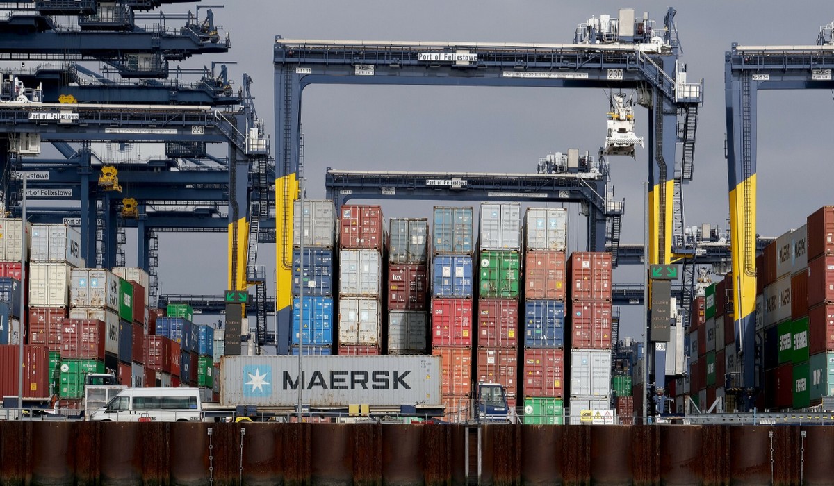 UK: w portach jest taki korek, że najpewniej ludzie nie doczekają się zakupów i prezentów na święta