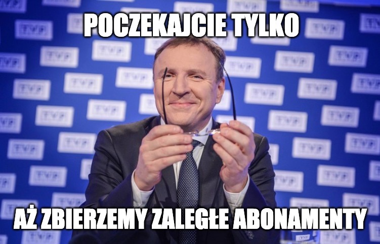 Podwyżki w TVP: dyrektorzy zarabiają 21,8 tys. miesięcznie, a dziennikarze 7,5-12 tys.