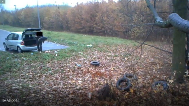 Płock: straż miejska poluje na śmiecących przy użyciu fotopułapek