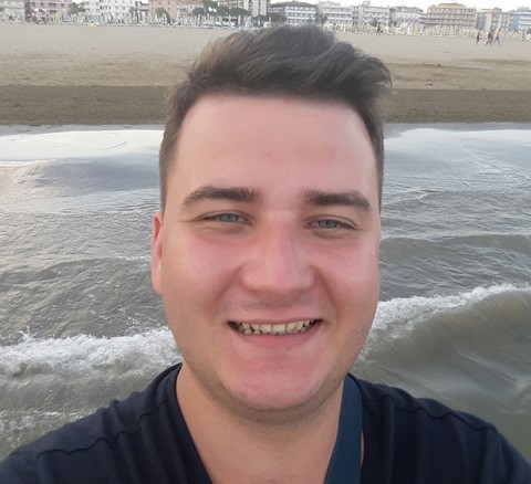 Bartłomiej Misiewicz robi magistra na uczelni ojca Tadeusza Rydzyka