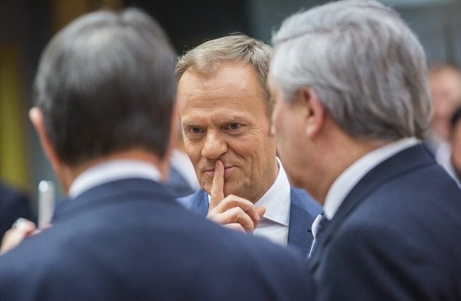 WP: Tusk myśli o zorganizowaniu tournée po Polsce. "Brakuje mu tłumów"