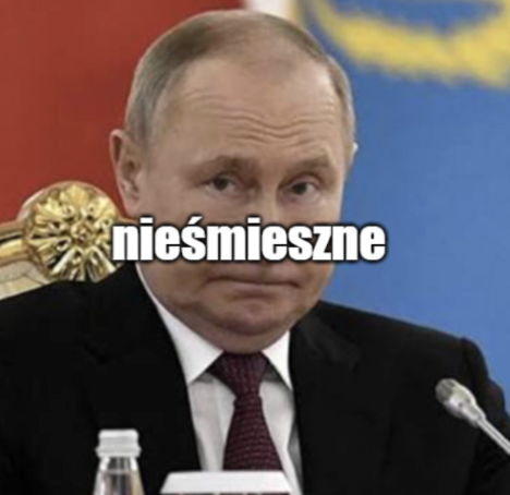 Klient w moskiewskim barze mlecznym czyta...