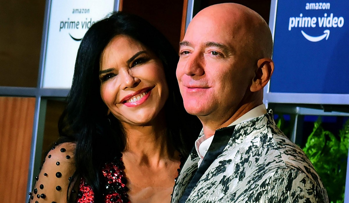 Amazon planuje zwolnienia 10 tysięcy pracowników, a Bezos rozważa zakup drużyny futbolu amerykańskiego