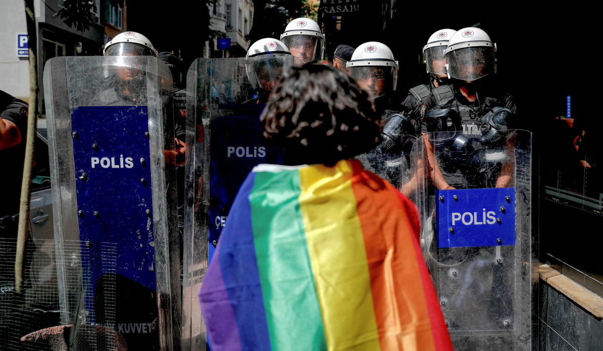 Turcja: policja brutalnie stłumiła paradę równości w Stambule