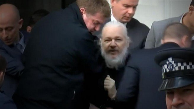 Julian Assange skazany na 50 tygodni więzienia 