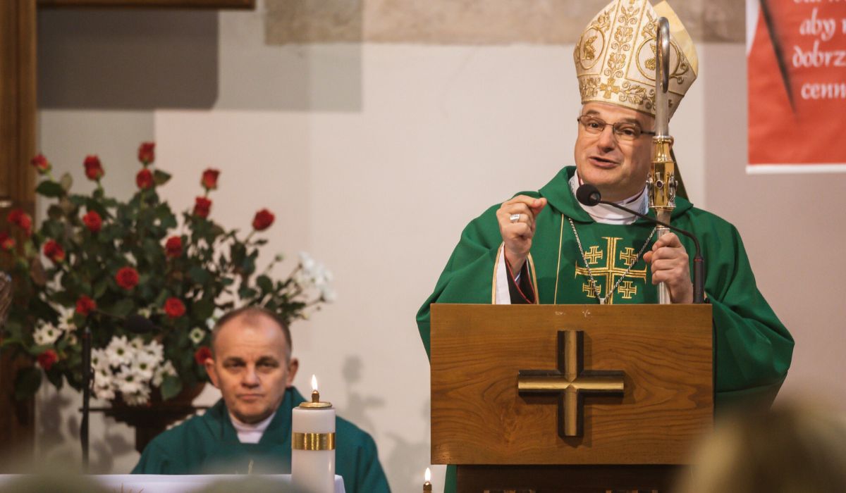 Były kleryk mówi, że biskup Mendyk go mol*stował, a biskup Mendyk mówi, że nie