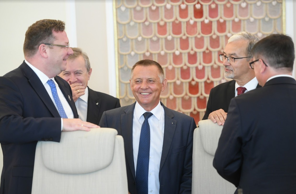 Banaś napisał o sobie raport i wyszło mu bardzo korzystnie i sympatycznie