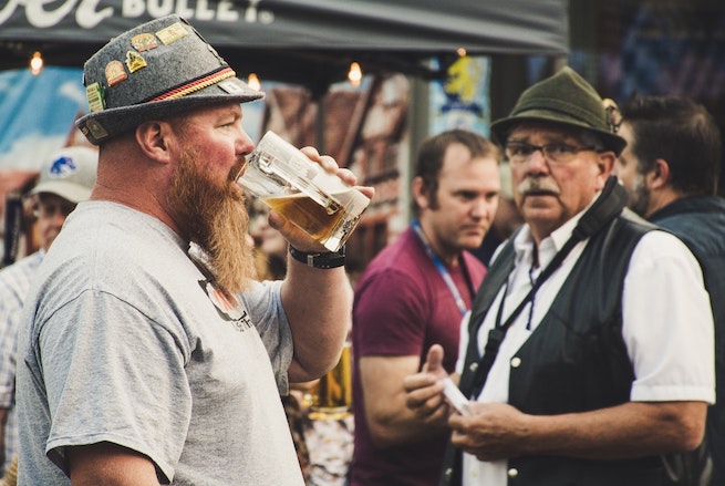 Niemcy konkretnie łoją: prawie 40% przyznaje, że pije więcej w czasie pandemii