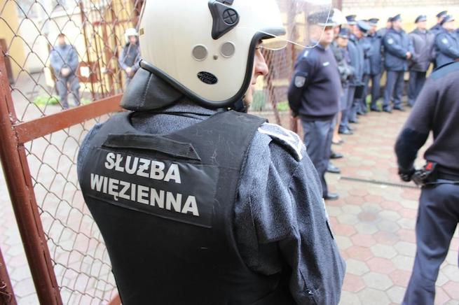 W związku z pandemią Służba Więzienna ma prawo razić prądem nieposłusznych więźniów