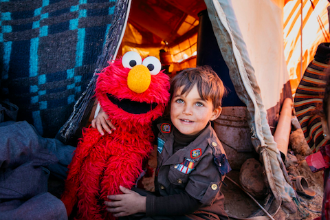 "Ulica Sezamkowa" i LEGO razem dla dzieci uchodźców