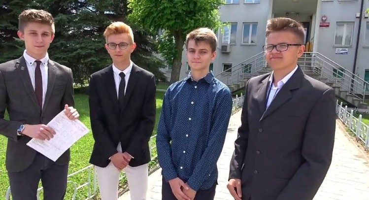 Krosno: działacze młodzieżówki partii KORWiN wysyłali swoje PIT-y w kosmos