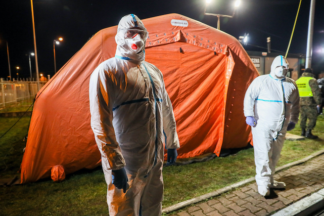 Podsumowanie 14.03.2020: 103 zarażonych, 3 osoby nie żyją, koronawirusa ma piłkarz Bartosz Bereszyński