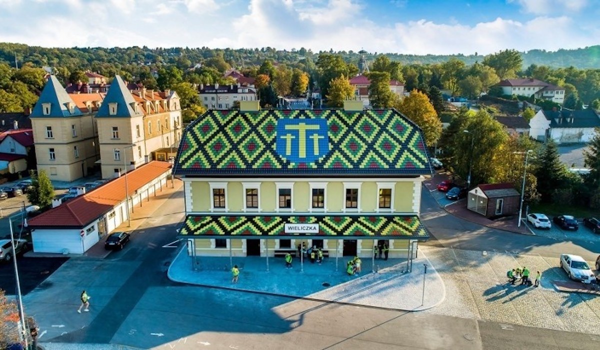 Dworzec w Wieliczce został odpicowany na bogato i walczy o tytuł "modernizacji roku"