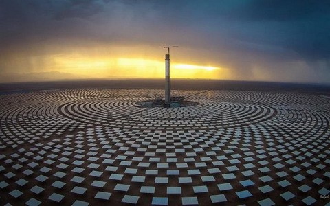 Zbudowano największą elektrownię słoneczną świata. Ma powierzchnię 3,5 tys. boisk piłkarskich