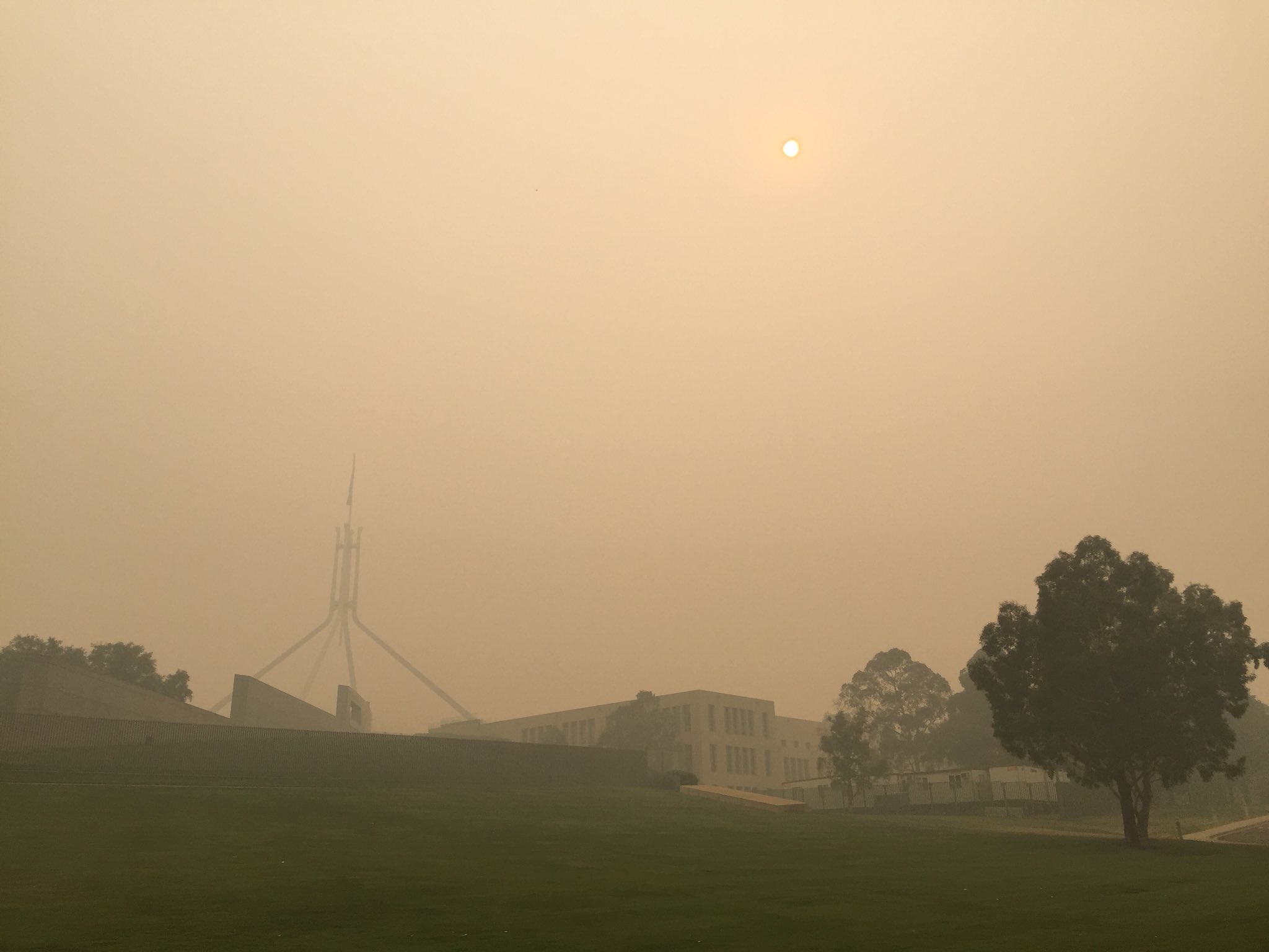 Przez pożary jakość powietrza w Canberze jest najgorsza na świecie