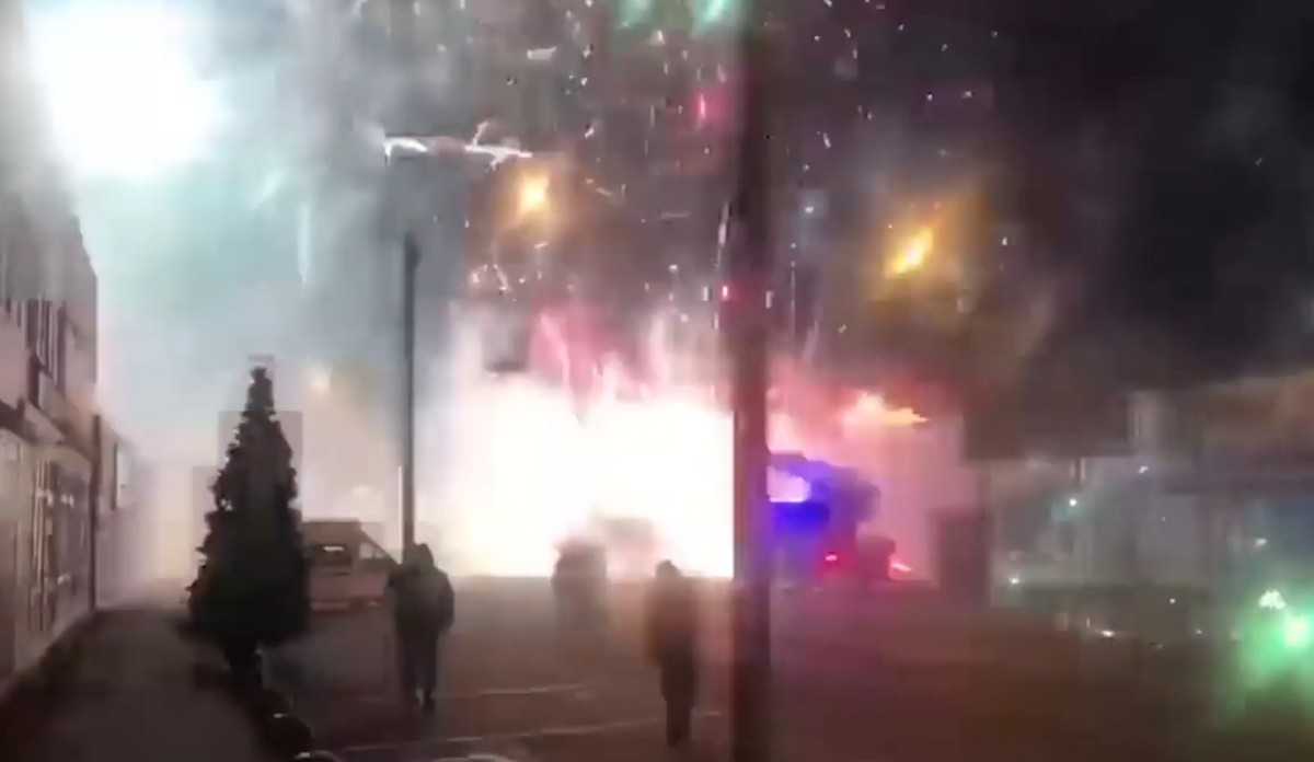 Rosja: pożar fabryki fajerwerków w Rostowie wygląda jak, no cóż, pokaz fajerwerków