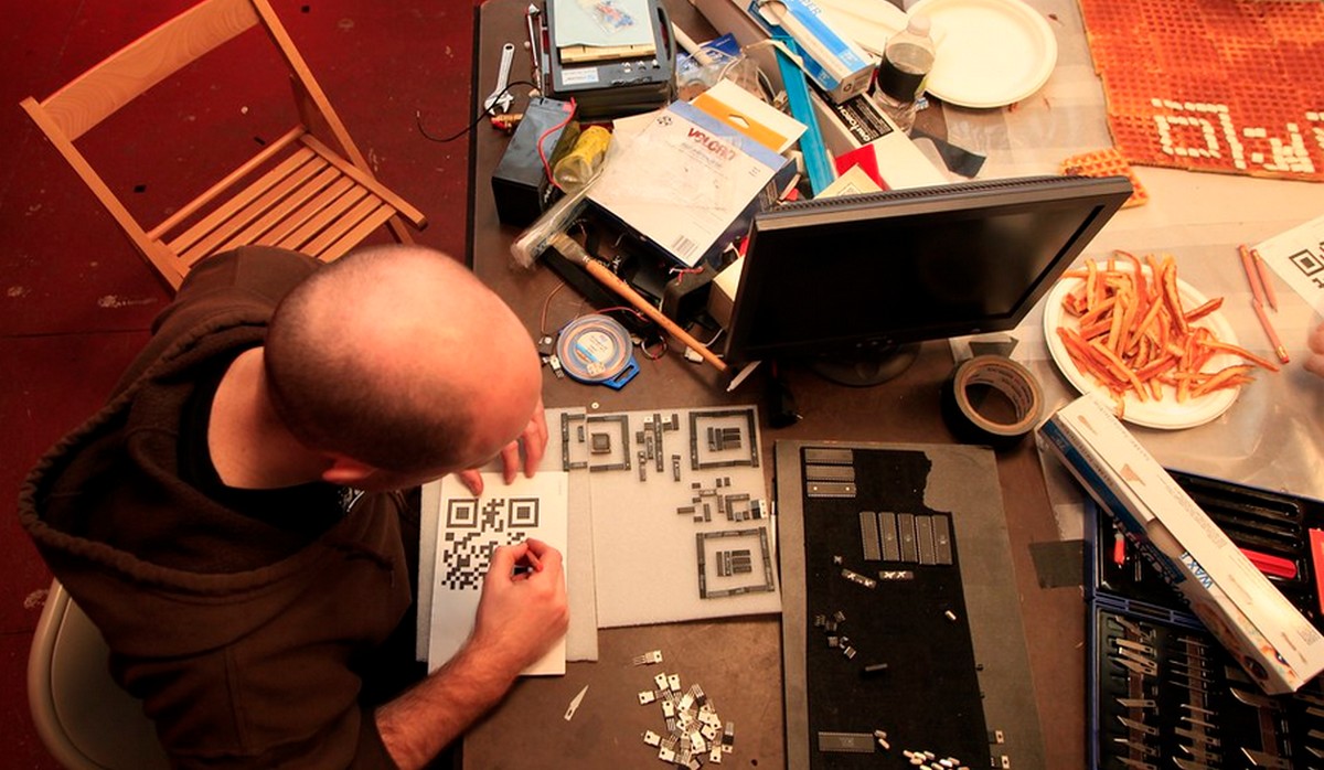 Australia: mężczyzna podrabiał kody QR, tak żeby przesyłały na stronę antyszczepionkową