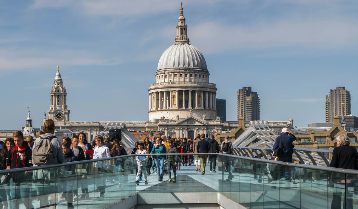 Po raz pierwszy od czasów, kiedy to się w ogóle sprawdza, liczba chrześcijan w Anglii i Walii spadła poniżej 50%