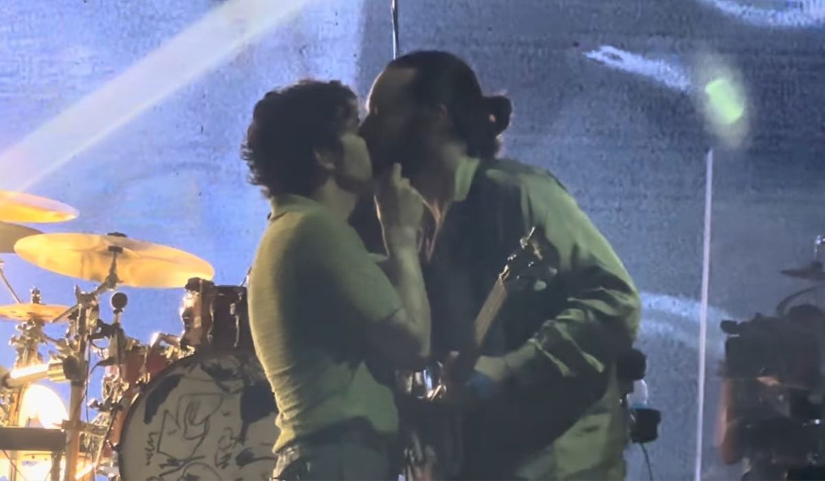 Malezja przerwała cały festiwal muzyczny, bo dwóch gości pocałowało się na scenie