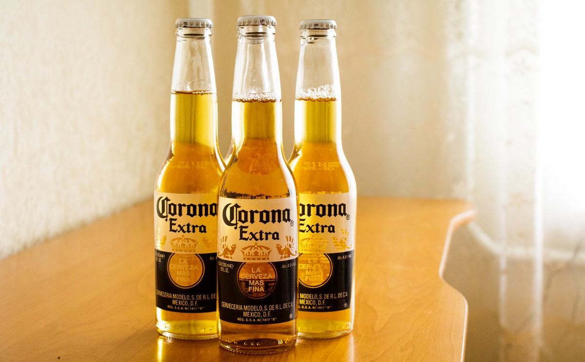 Piwo Corona nie tylko nie straciło przez pandemię, ale i zanotowało wzrost sprzedaży