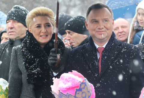 Pierwsza dama ma dostawać pensję