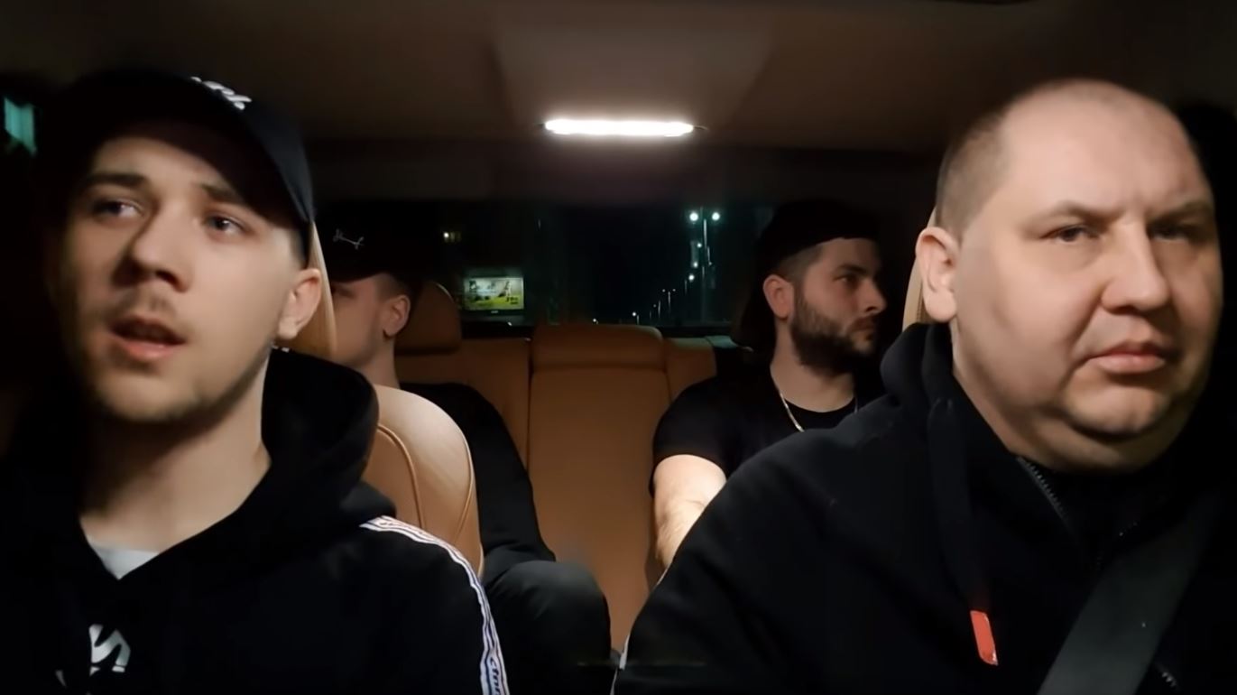 Polski raper wychowany we Francji o gettach, imigrantach i noszeniu krzyżyka na wierzchu