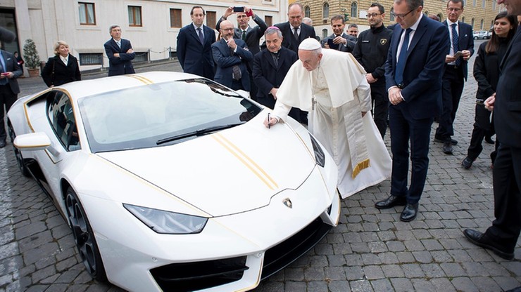 Czech wygrał na loterii lamborghini papieża Franciszka