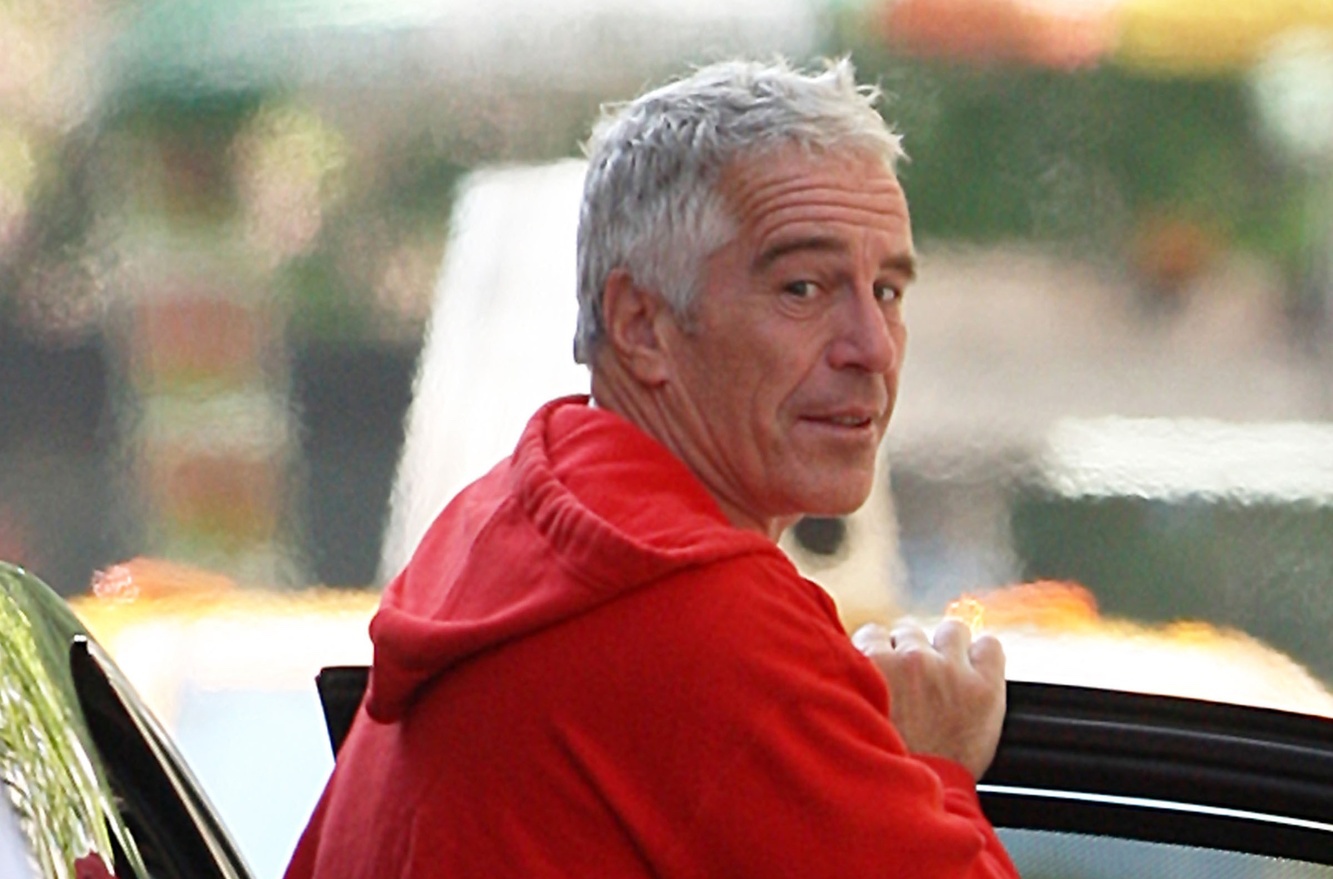 Washington Post o sekcji zwłok Epsteina: doznał wielu złamań kręgów szyjnych