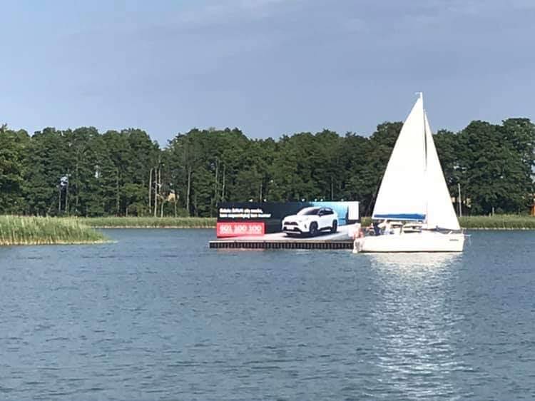 Toyota zrobiła najbardziej paździerzową reklamę od lat, ale tłumaczy się szlachetnymi motywami