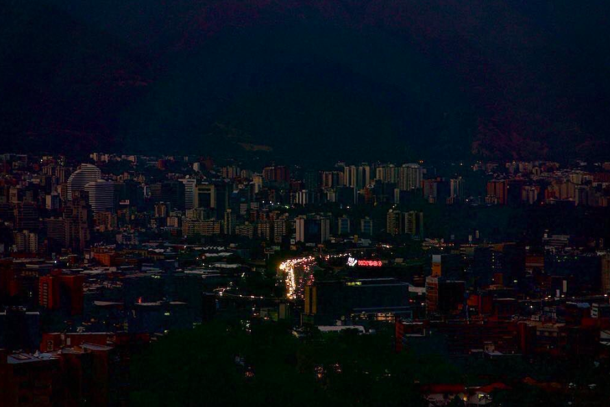 Wenezuela: przerwy w dostawie prądu. Rząd Maduro oskarża opozycję o sabotaż