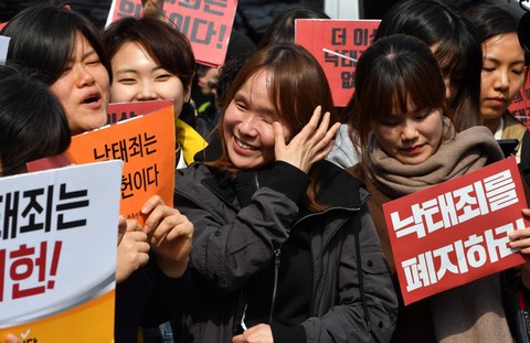 Zakaz aborcji obowiązujący w Korei Południowej od 66 lat uznany za niezgodny z konstytucją