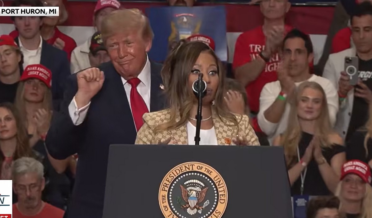 Nicki Minaj wsparła Republikanów podczas wiecu w Michigan, Trump zachwycał się jej pośladkami 