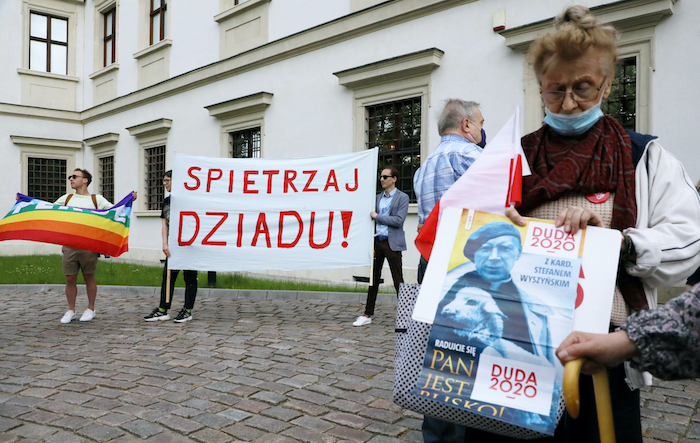 Protest przeciwko występowi Pietrzaka w CSW, doszło do przepychanek