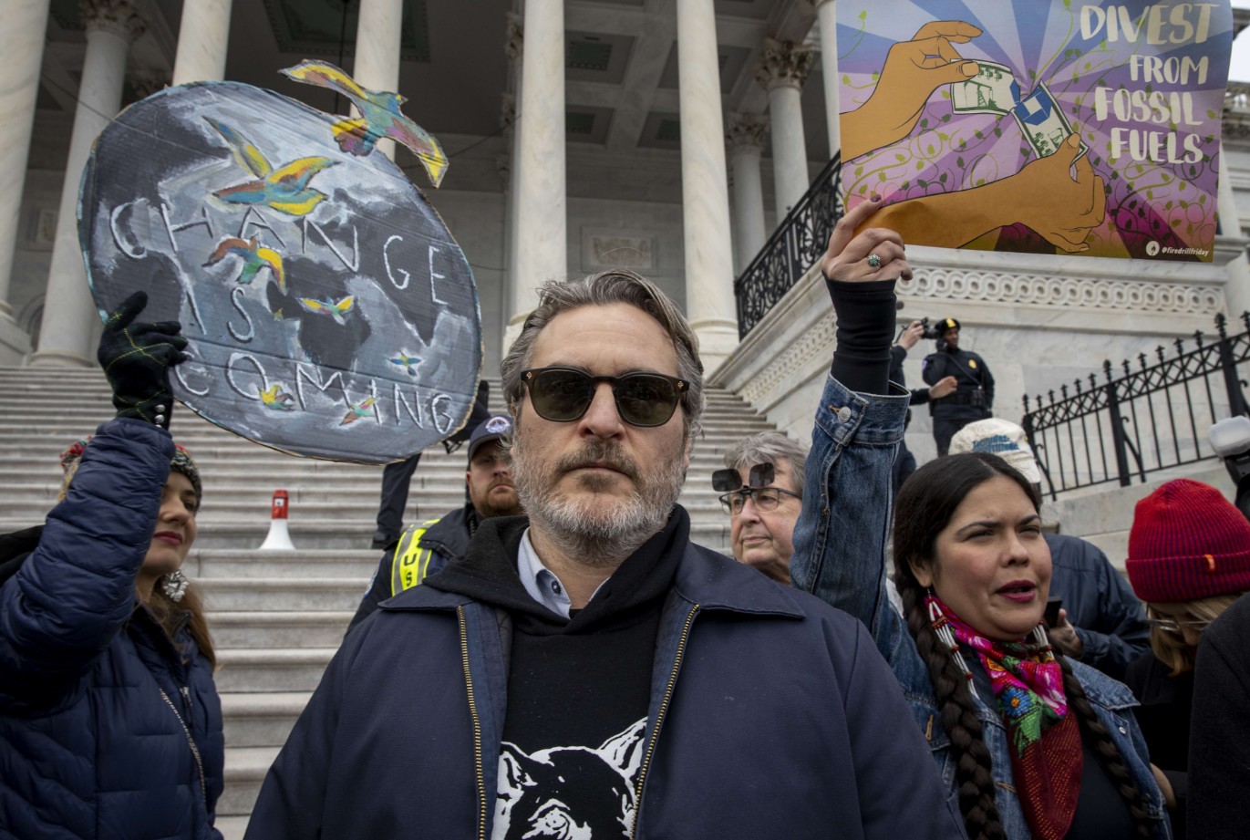 Joaquin Phoenix aresztowany podczas protestu klimatycznego w Waszyngtonie